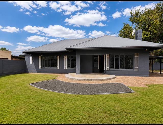 3 BEDROOM HOUSE FOR SALE IN THREE RIVERS